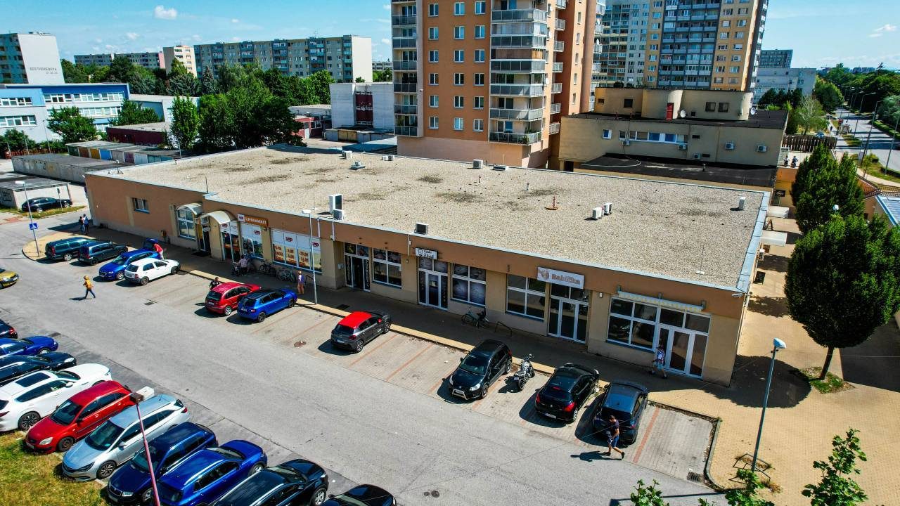 Obchodné priestory na prízemí NC Cassalle, 64,5 m²