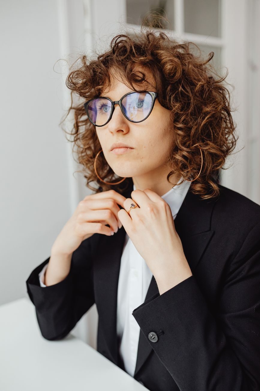 Veronika Ch. — Riaditeľka dražobnej divízie